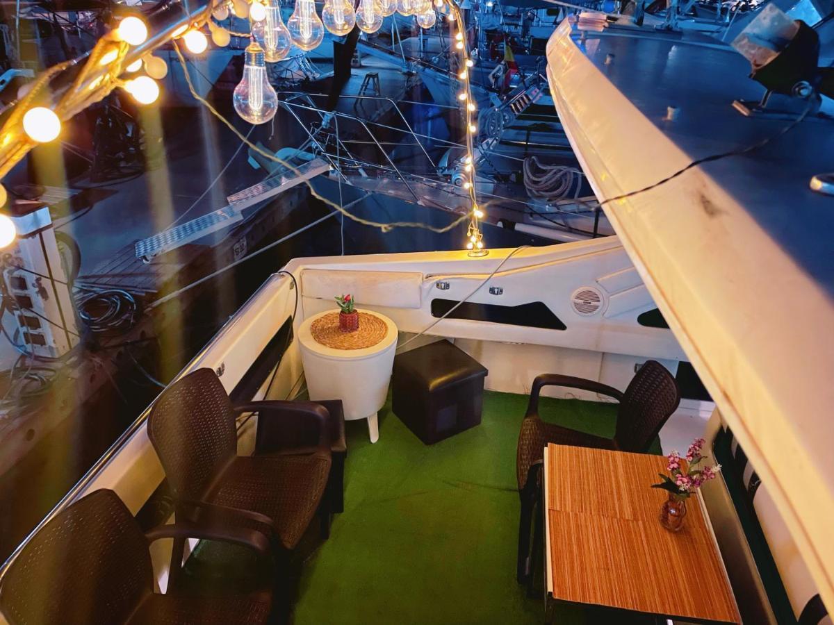 Yacht Hotel Barcelona Sant Adrià de Besòs Extérieur photo